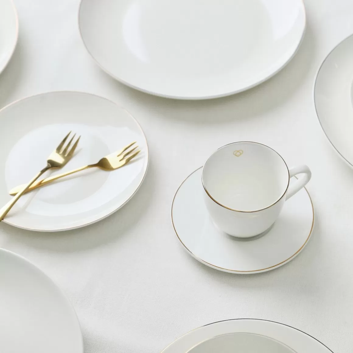 filizanka_auro_z_podstawka_ze_zlota_obwodka__l_2.webp HOMLA Filizanka Auro Z Podstawka Ze Zlota Obwodka 0,21 L