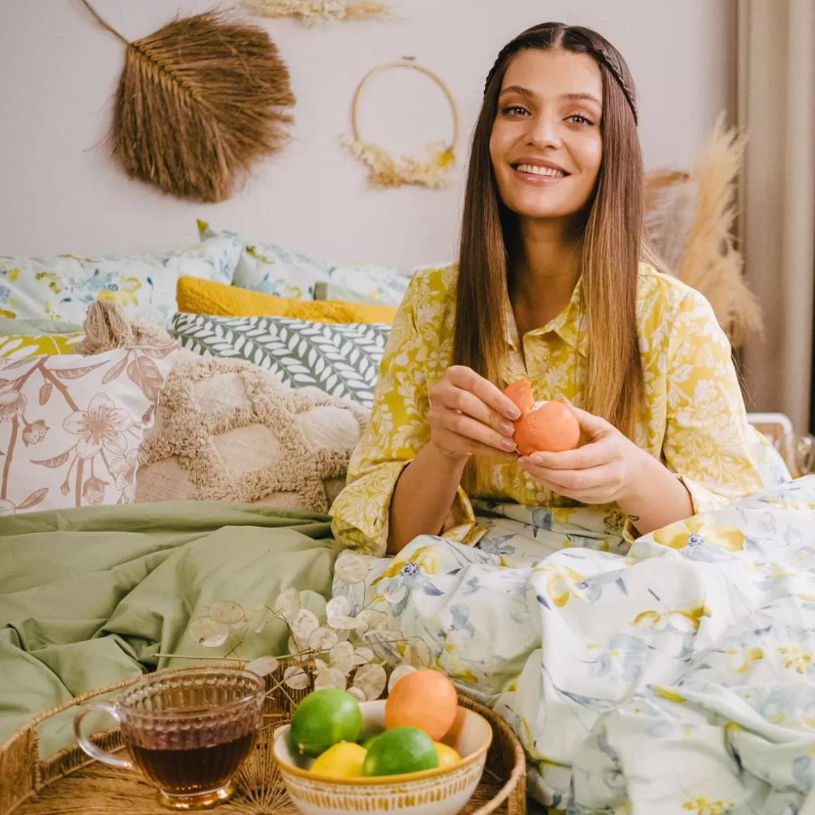 filizanka_barrel_szklana_w_paski_ze_zlota_nozka__l_9.webp HOMLA Filizanka Barrel Szklana W Paski Ze Zlota Nozka 0,36 L