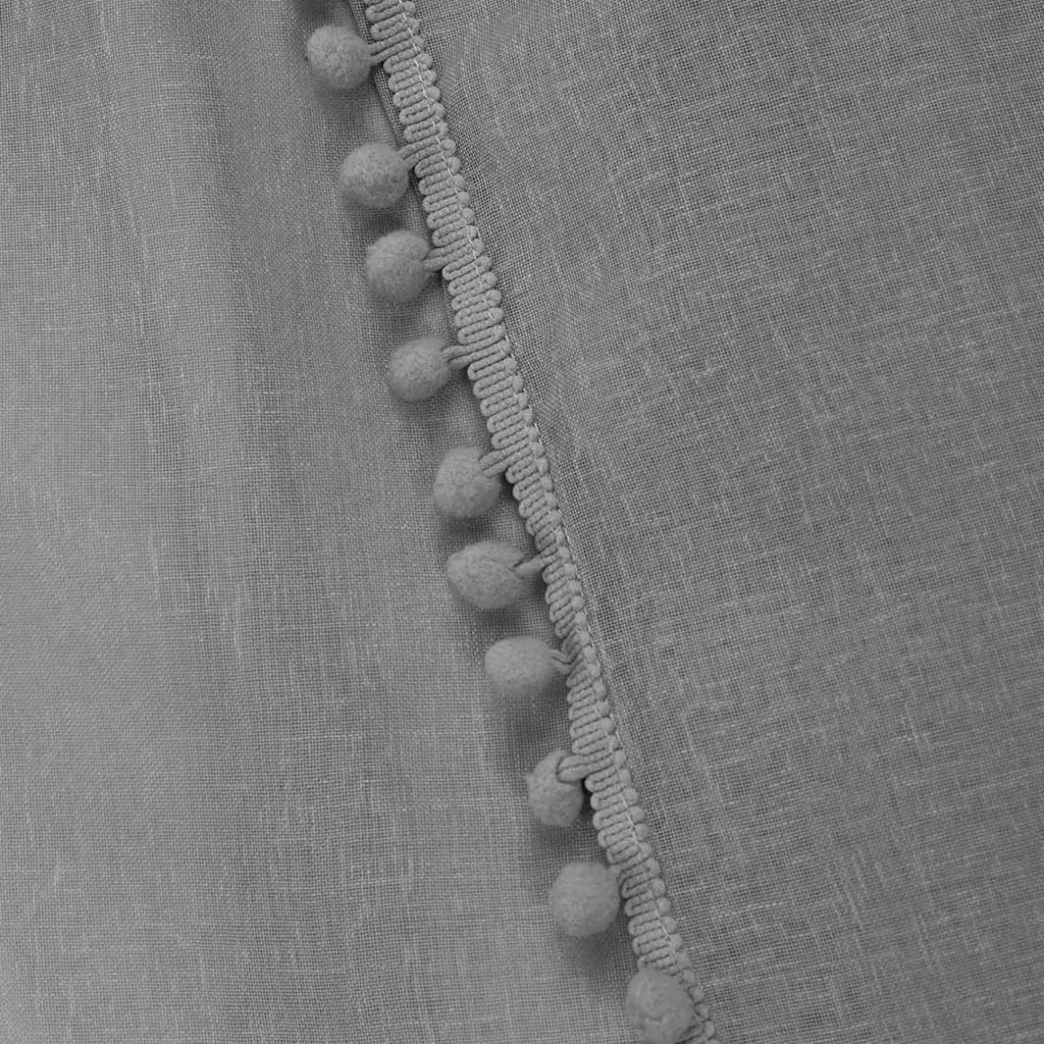 firanka_adi_z_pomponikami_szara_x_cm_2.webp HOMLA Firanka Adi Z Pomponikami Szara 140X250 Cm