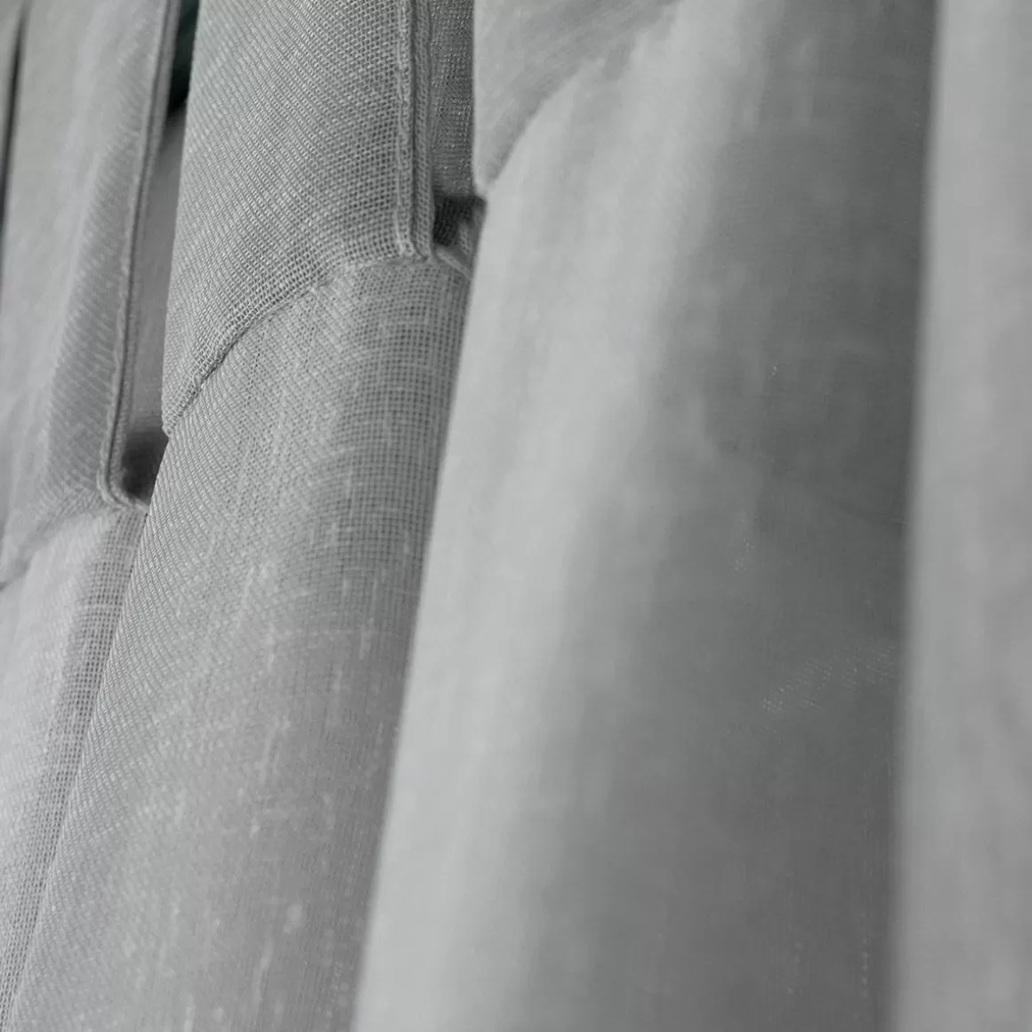 firanka_adi_z_pomponikami_szara_x_cm_4.webp HOMLA Firanka Adi Z Pomponikami Szara 140X250 Cm