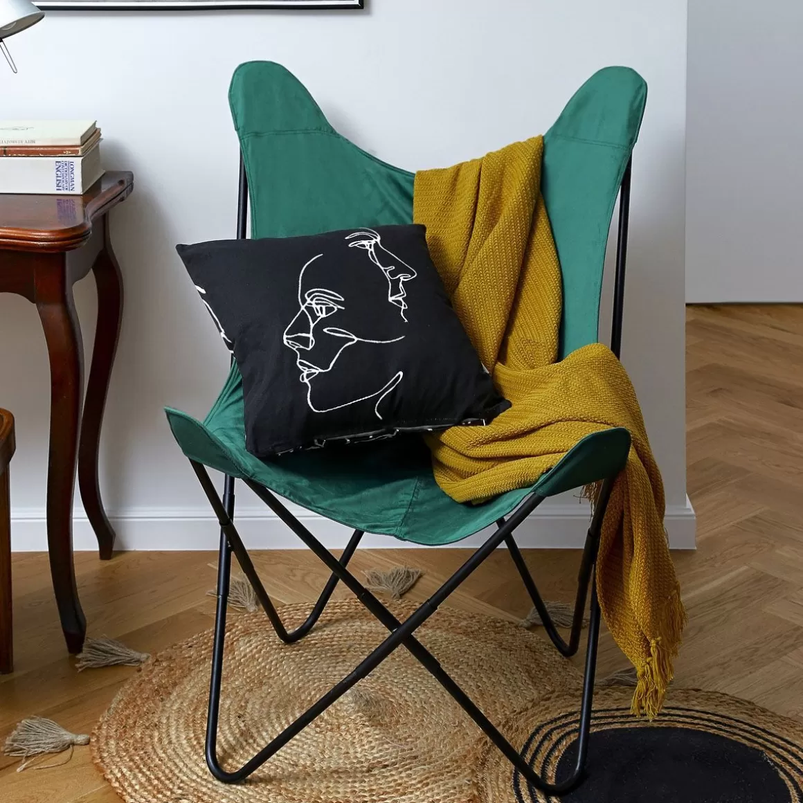 fotel_butterfly_z_metalowa_rama_welur_xx_cm_3.webp HOMLA Fotel Butterfly Z Metalowa Rama Welur 70X80X102 Cm