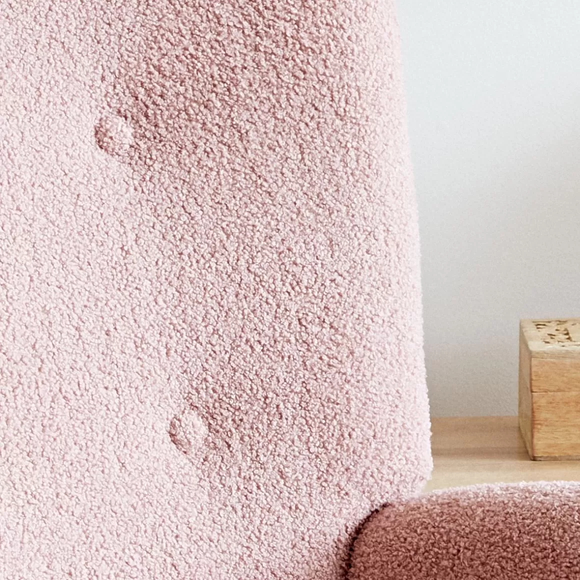 fotel_moss_teddy_boucle_bujany_rozowy_w_tkaninie_teddy_boucle_xx_cm_8.webp HOMLA Fotel Moss Teddy Boucle Bujany Rozowy W Tkaninie Teddy Boucle 72X73X92 Cm