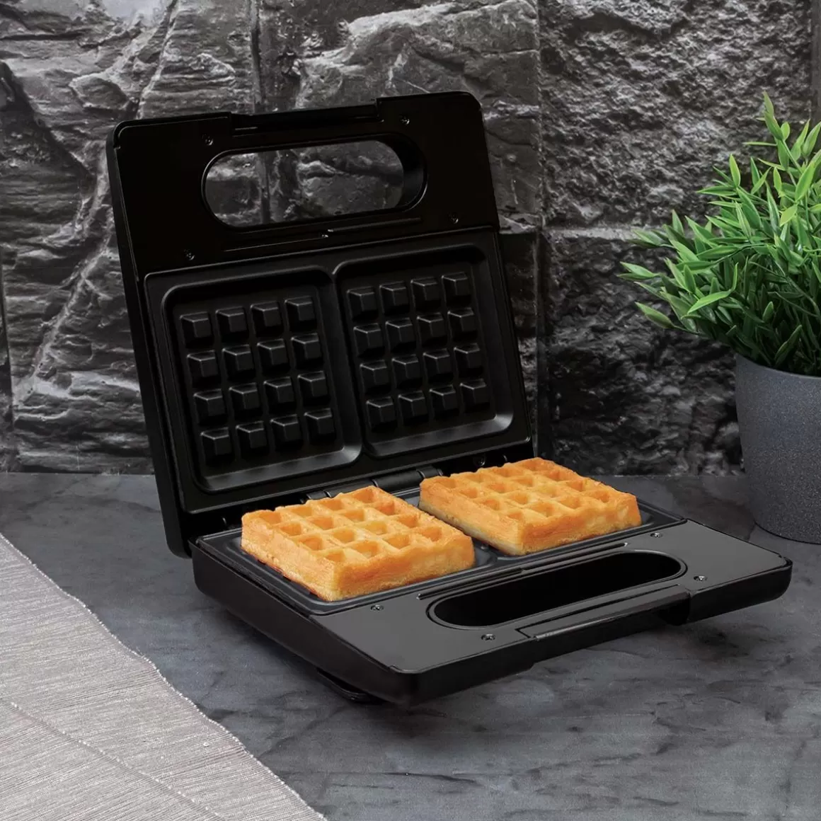 BERLINGER HAUS Gofrownica Black Rose 22,5X13 Cm