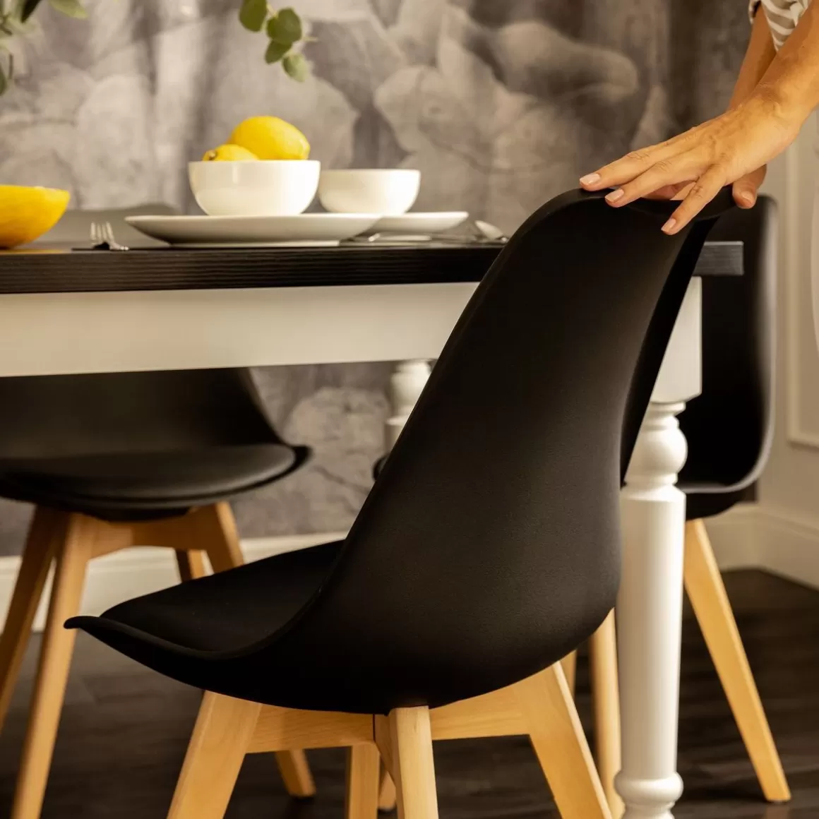 krzeslo_fisco_czarne_xx_cm_9.webp HOMLA Krzeslo Fisco Czarne 48X56X82 Cm