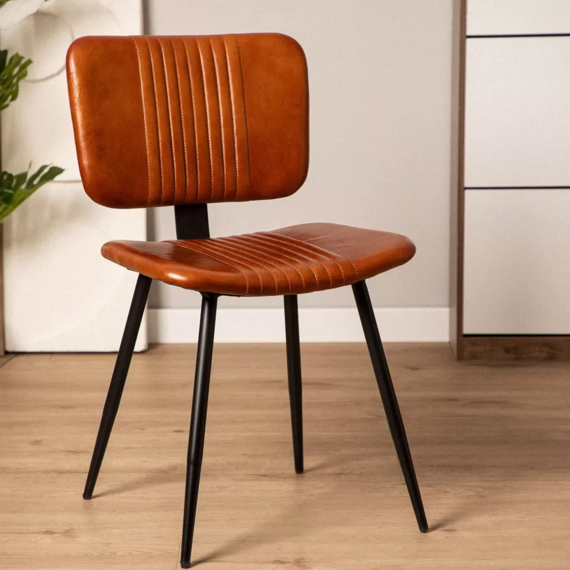 HOMLA Krzeslo Gladio W Obiciu Ze Skory Bawolej Brazowe 47X51X82 Cm