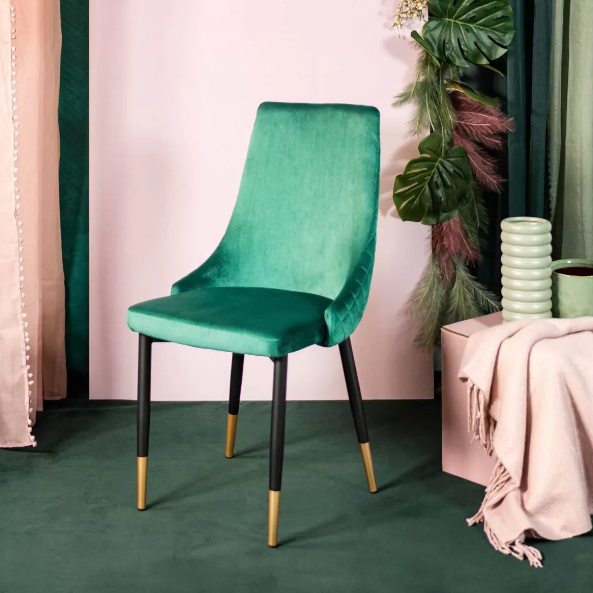 krzeslo_logan_welurowe_zielone_xx_cm_0.webp HOMLA Krzeslo Logan Welurowe Zielone 44X44X92 Cm