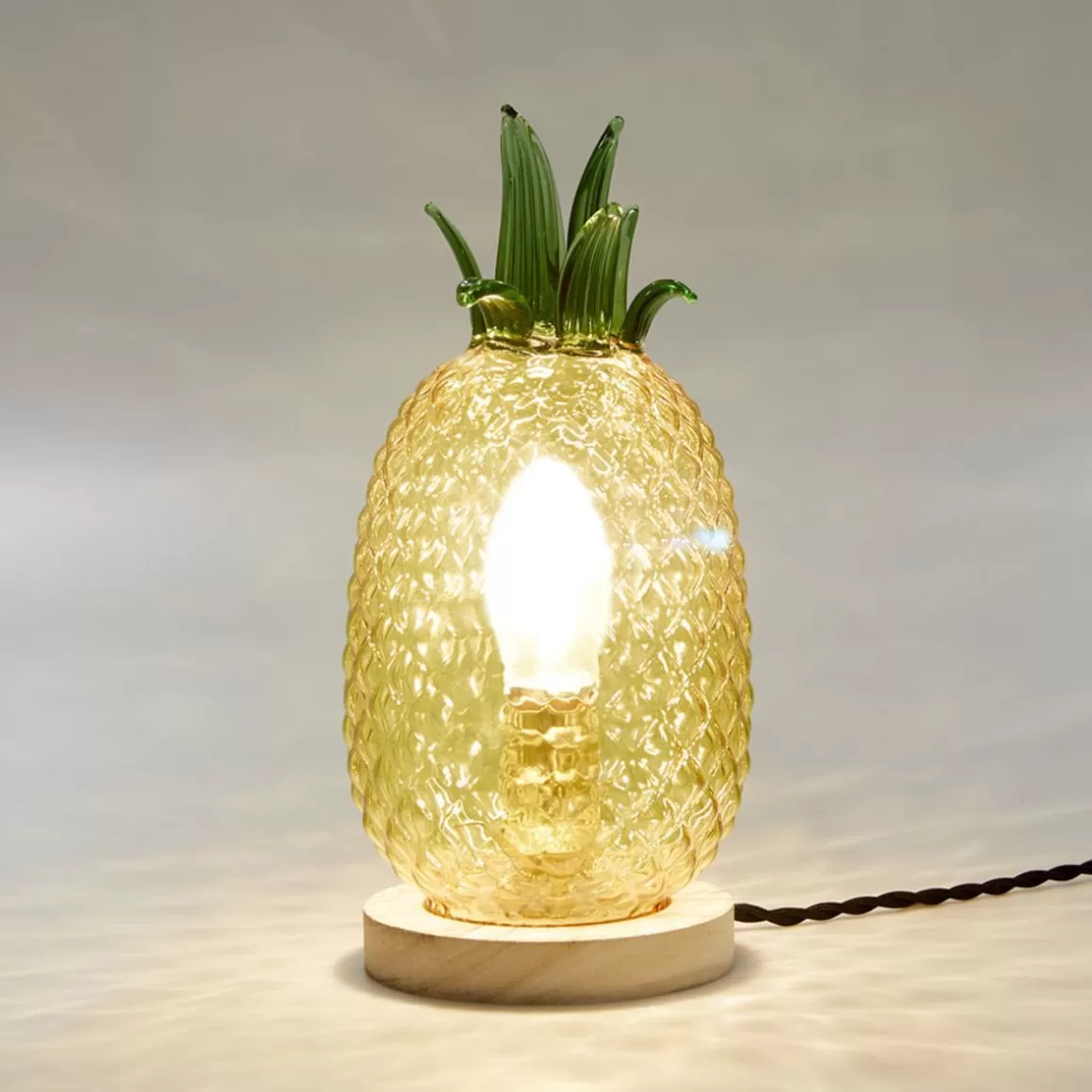 lampa_stolowa_pineapple_w_ksztalcie_ananasa_xx_cm_2.webp BALVI Lampa Stolowa Pineapple W Ksztalcie Ananasa 32X13X13 Cm
