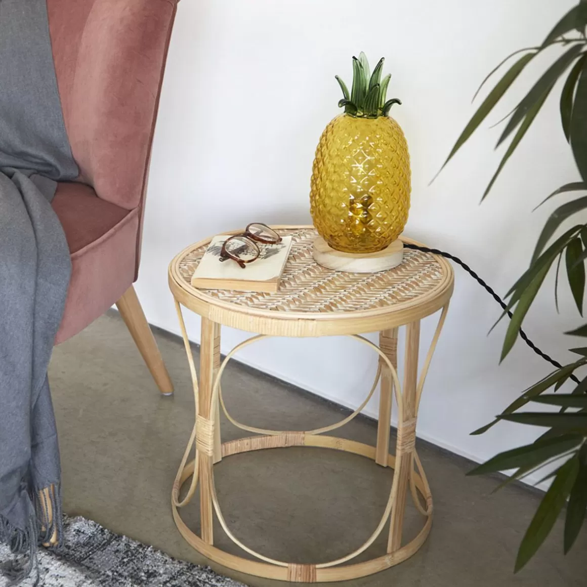 lampa_stolowa_pineapple_w_ksztalcie_ananasa_xx_cm_3.webp BALVI Lampa Stolowa Pineapple W Ksztalcie Ananasa 32X13X13 Cm