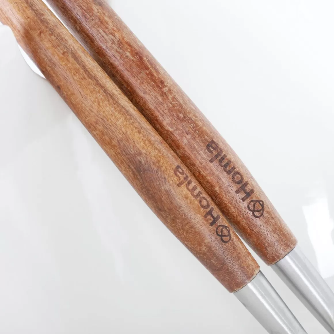 misa_mooka_do_salat_ceramiczna_z_przyborami_biala__cm_5.webp HOMLA Misa Mooka Do Salat Ceramiczna Z Przyborami Biala 24 Cm