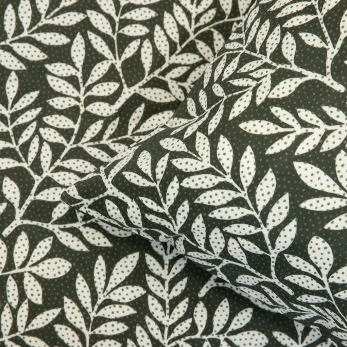 pociel_dessie_z_mikrofibry_w_liscie_x_cm__x_cm_3.webp HOMLA Pościel Dessie Z Mikrofibry W Liscie 140X200 Cm + 1*70X80 Cm