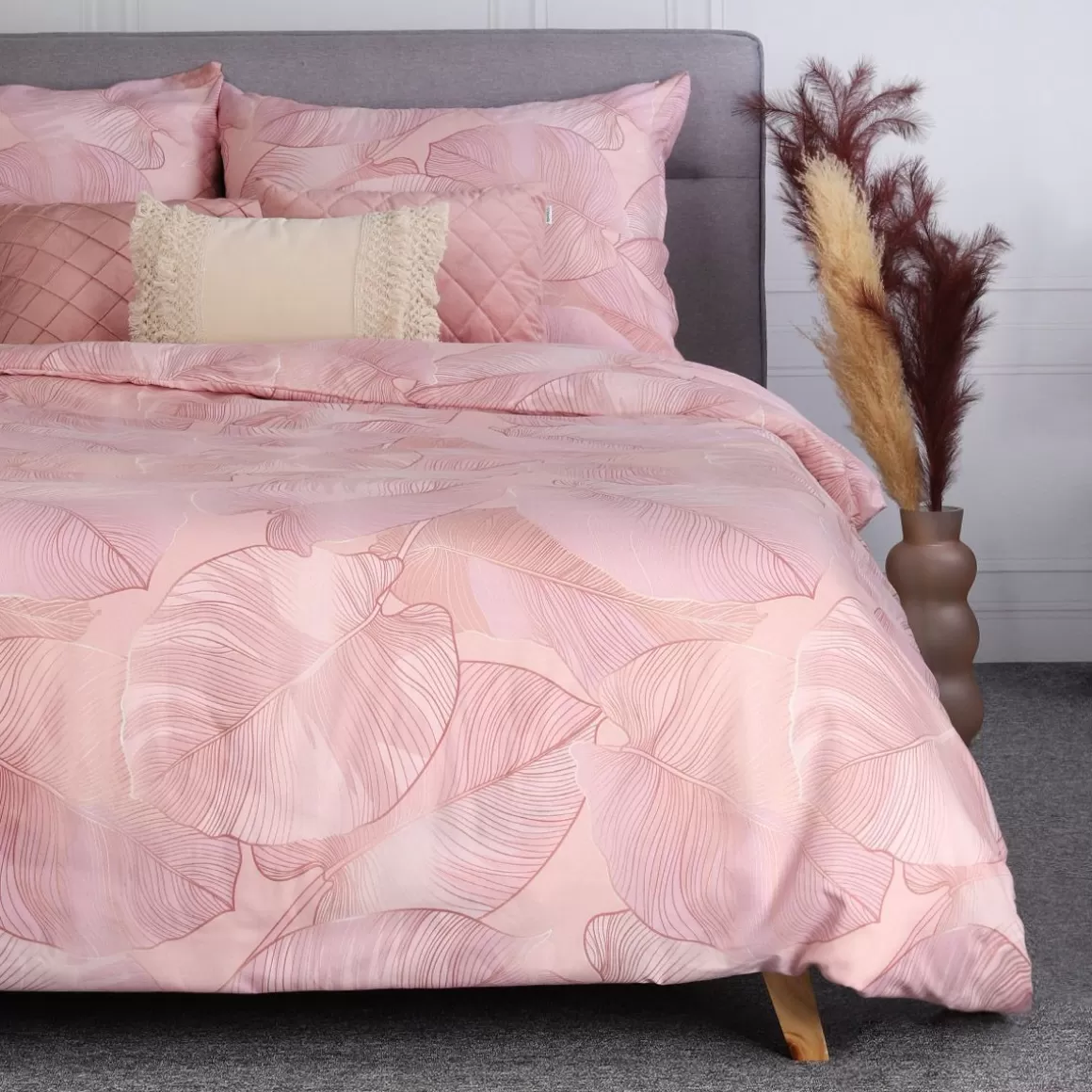 pociel_gallo_z_mikrofibry_rozowa_w_liscie_x_cm_3-1.webp HOMLA Pościel Gallo Z Mikrofibry Rozowa W Liscie 160X200 Cm