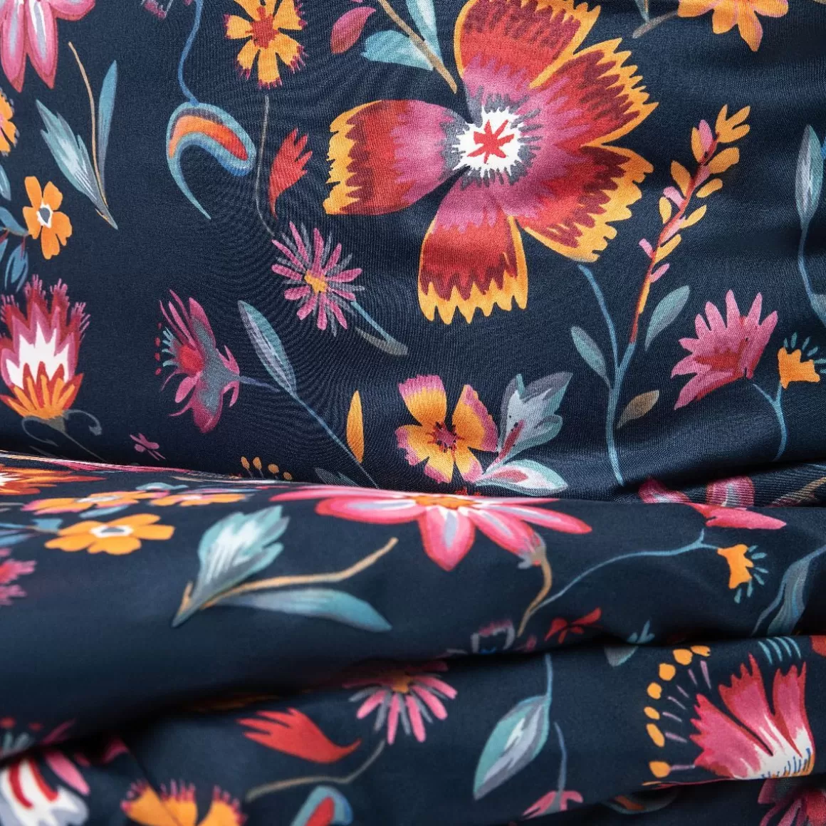 HOMLA Pościel Vabel Z Mikrofibry Granatowa W Liscie I Kwiaty 200X220 Cm