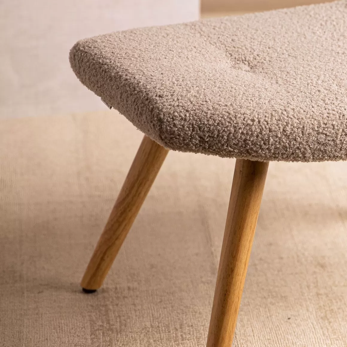 HOMLA PodNożek Moss Teddy Boucle W Tkaninie Teddy Jasno 61X41X38 Cm