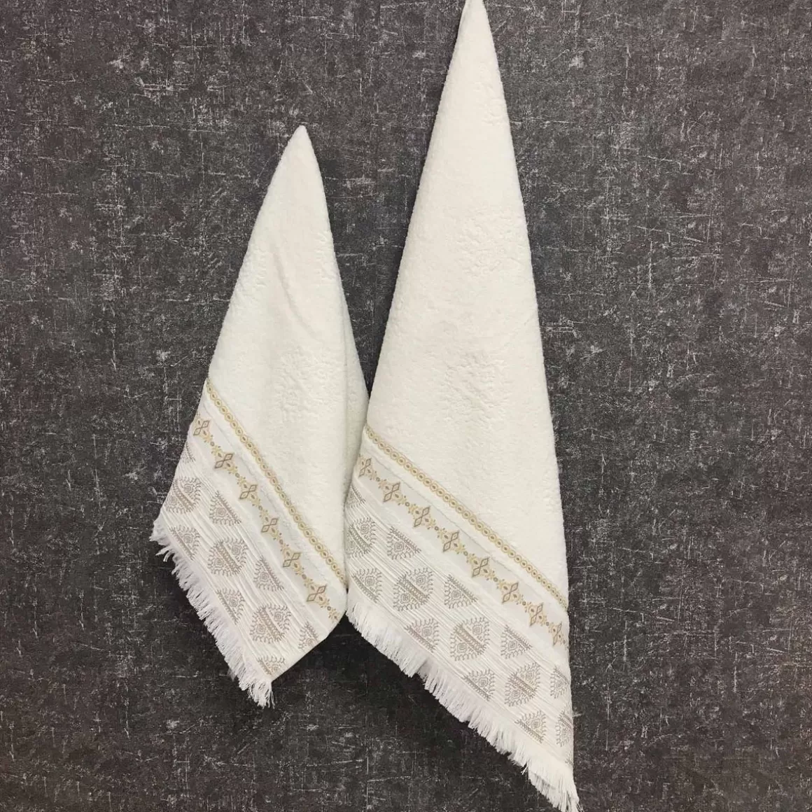 rcznik_solta_z_fredzlami_xcm_2.webp HOMLA Ręcznik Solta Z Fredzlami 50X90Cm