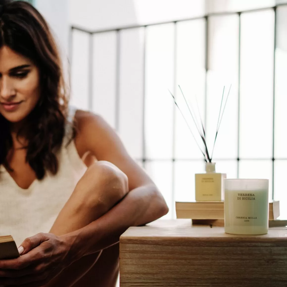 swieca_botique_premium_verbena_di_sicilia_x_cm_5.webp CERERIA MOLLA Swieca Botique Premium Verbena Di Sicilia 8X9 Cm