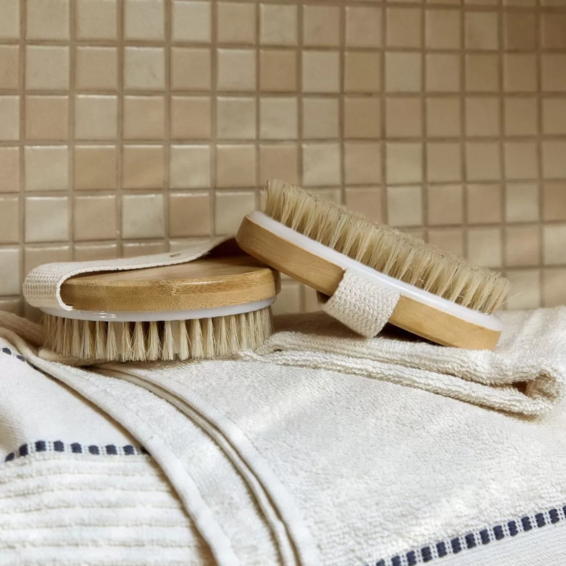 HOMLA Szczotka Serenity Z Naturalnym Wlosiem Do Masazu Na Sucho I Mokro 10X10X4 Cm