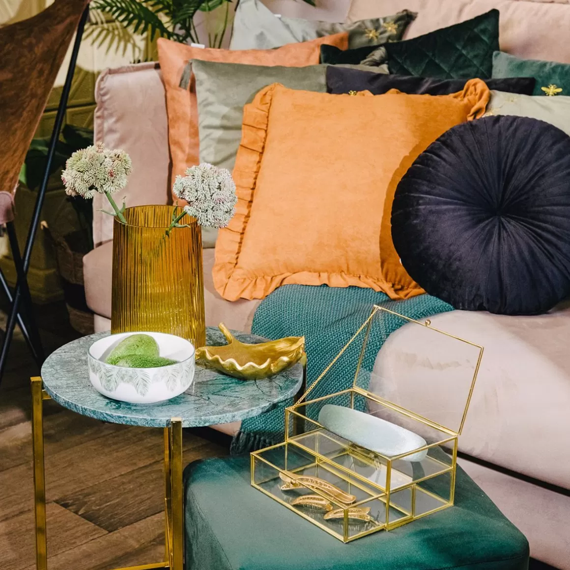 szkatulka_na_bizuterie_grazia_z_szufladka_zlota_xx_cm_9.webp HOMLA Szkatulka Na Bizuterie Grazia Z Szufladka Zlota 21X10X10,5 Cm