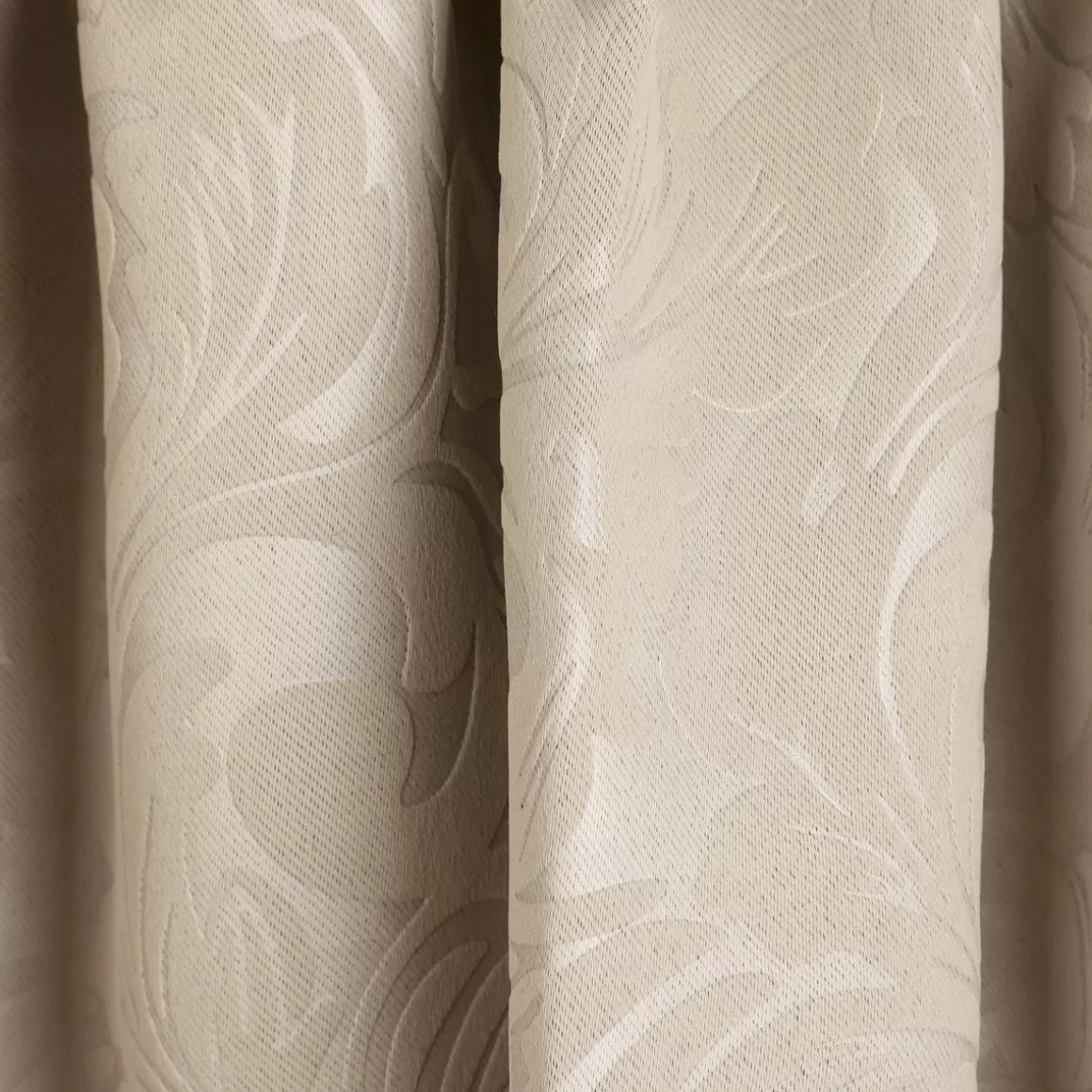 zaslona_elisi_z_wytlaczanym_wzorem_bezowa_x_cm_3.webp HOMLA Zaslona Elisi Z Wytlaczanym Wzorem Bezowa 140X250 Cm