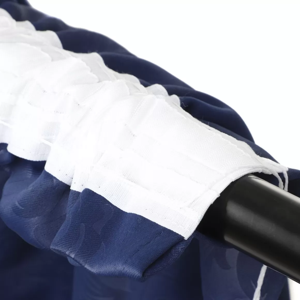 zaslona_elisi_z_wytlaczanym_wzorem_granatowa_x_cm_2.webp HOMLA Zaslona Elisi Z Wytlaczanym Wzorem Granatowa 140X250 Cm