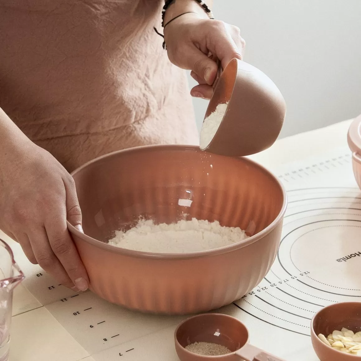 zestaw_easy_bake_misek_z_pokrywkami__szt_4.webp HOMLA Zestaw Easy Bake Misek Z Pokrywkami 4 Szt