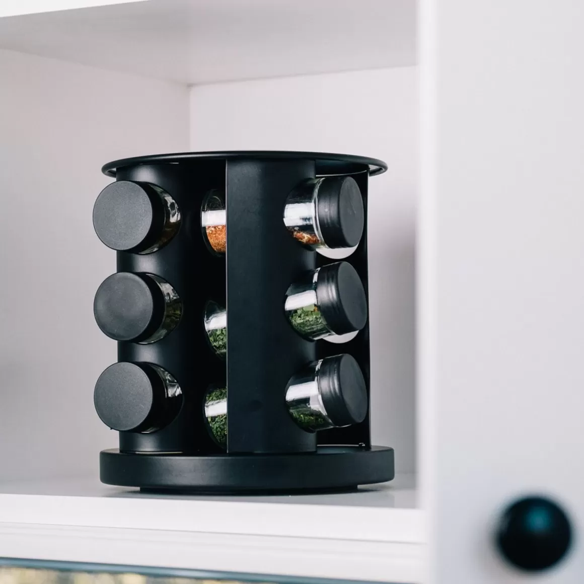 zestaw_przyprawnikow_otto_na_obrotowym_stojaku__sloiczkow_x_cm_7.webp HOMLA Zestaw Przyprawnikow Otto Na Obrotowym Stojaku- 12 Sloiczkow 19X21 Cm